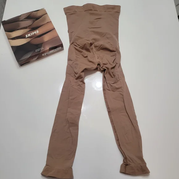 SKIMS Tan Shapewear Leggings Strong Support New Size M - Picture 5 of 14